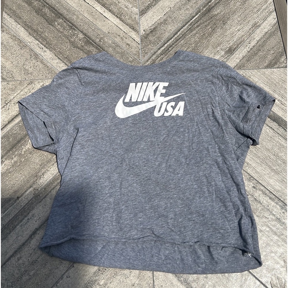Girls cropped Nike Tee